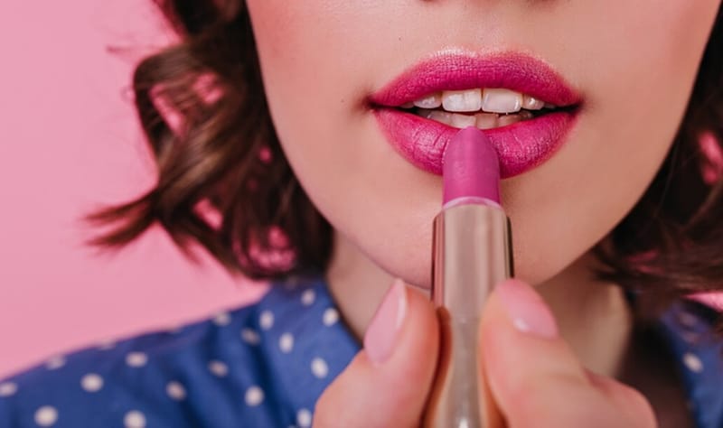 10 Rekomendasi Lipstik Terbaik untuk Mengatasi Bibir Kering!