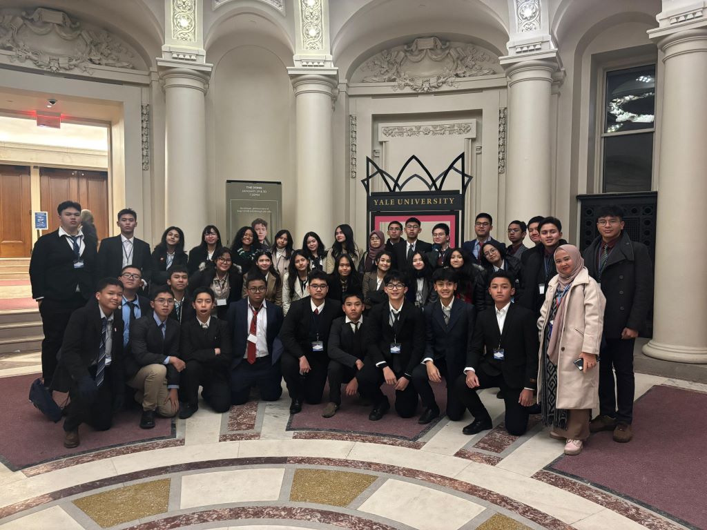 2 Siswi SMA Labschool Kebayoran Raih Juara di Yale MUN 2025!