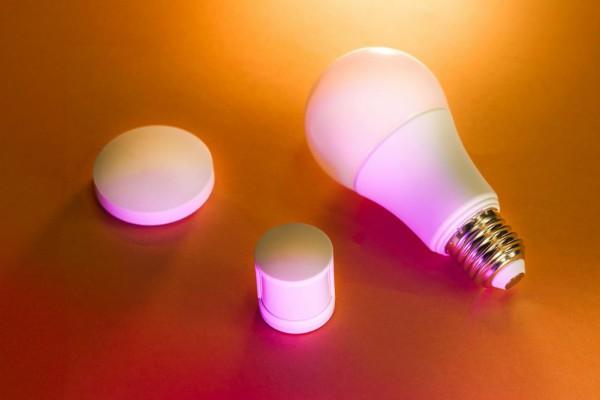 5 Rekomendasi Smart Bulb untuk Atur Pencahayaan Sesuai Mood!