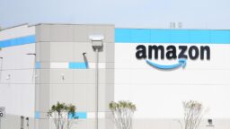 Amazon Gelontorkan $102 Juta untuk AI Hub: Server Farms vs Data Centers