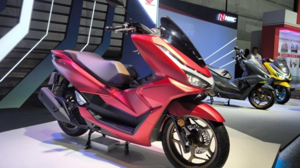 Bak Bumi dan Langit: Perbandingan Harga Honda PCX 160 ID vs TH