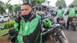 Driver Gojek-Grab Ungkap Curhatan: Biaya Aplikasi Tembus 30%!?