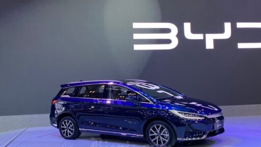 Harga & Spesifikasi BYD M6: Mobil Listrik Terlaris 2024!