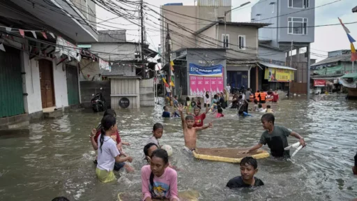 Hindari Terjebak di Jalan! 5 Aplikasi Pantau Banjir Real Time