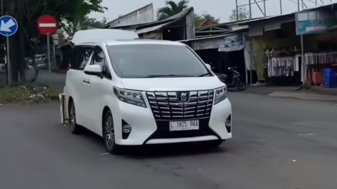 Insinyur Toyota Pasti Kaget! Alphard di Indonesia Dipakai Buat Ini!