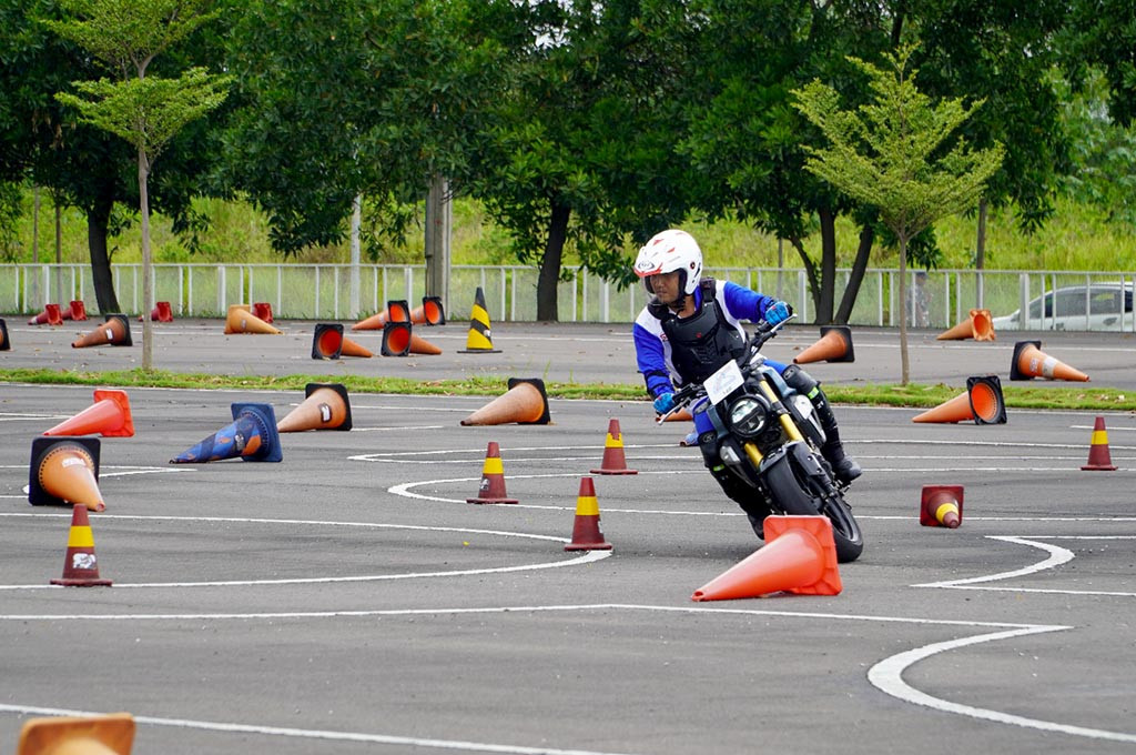 Instruktur Safety Riding Indonesia: Siap Ukir Prestasi Internasional!