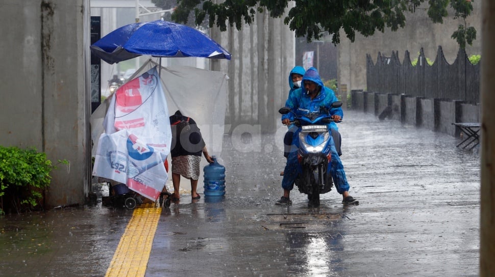 Jangan Biarkan Hujan Halangi: Tips Cerdas Berkendara Motor