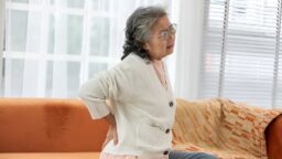 Kenali Penyebab Osteoporosis: Solusi Pengobatan dari IDI Bogor!