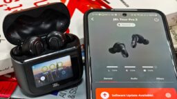 Menjajal JBL Tour Pro 3: TWS Canggih dengan Charging Case Layar