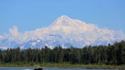 Motif Tersembunyi: Trump Ubah Nama Gunung Denali Jadi McKinley?