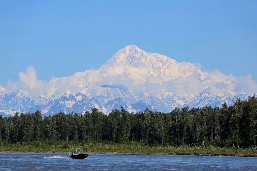 Motif Tersembunyi: Trump Ubah Nama Gunung Denali Jadi McKinley?