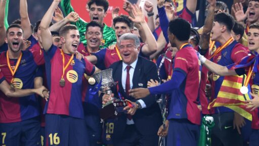 Pemain Barcelona Rayakan Kemenangan Super Cup di Pesawat dengan Gaya!