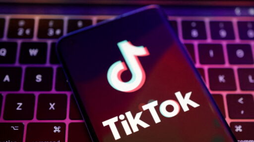 Pengguna TikTok Merasa Disensor Saat Beroperasi Kembali di AS