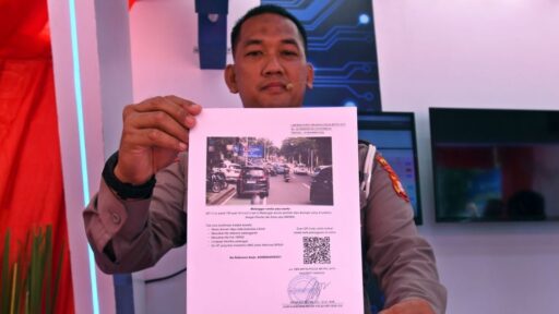 Siap-Siap Notif WhatsApp dari Polisi: Bukan Buron, Tapi Ini Alasannya!