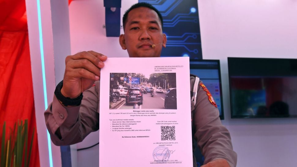 Siap-Siap Notif WhatsApp dari Polisi: Bukan Buron, Tapi Ini Alasannya!