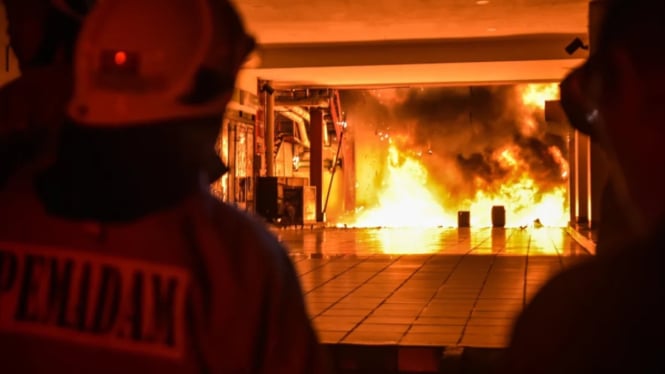 Terpopuler: Quran Tak Terbakar di Glodok Plaza & Jenis Teman Berbahaya