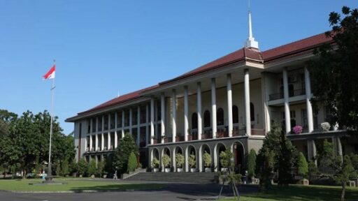 UGM Tambah 81 Guru Besar Baru, Total Kini Jadi 523!