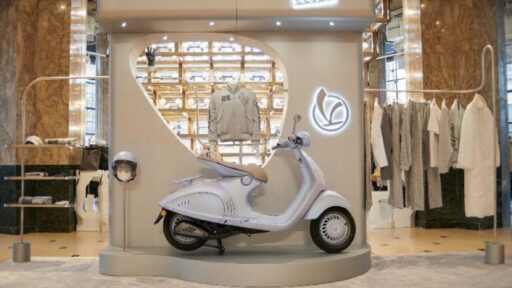 Vespa 946 Snake: Edisi Terbatas Tahun Ular Kayu, Hanya 888 Unit!