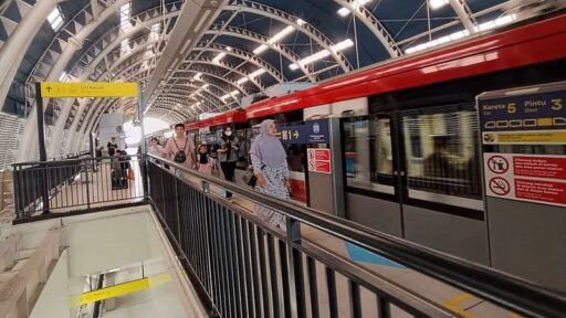 Wow! Pengguna LRT Jabodebek Loncat 132% di Tahun Baru, Kenapa?