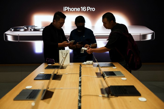 iPhone Makin Sempoyongan di China: Apa Penyebabnya?