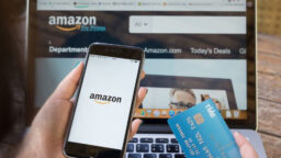 Amazon Diduga Lacak Ponsel Pengguna, Kini Hadapi Gugatan Hukum!