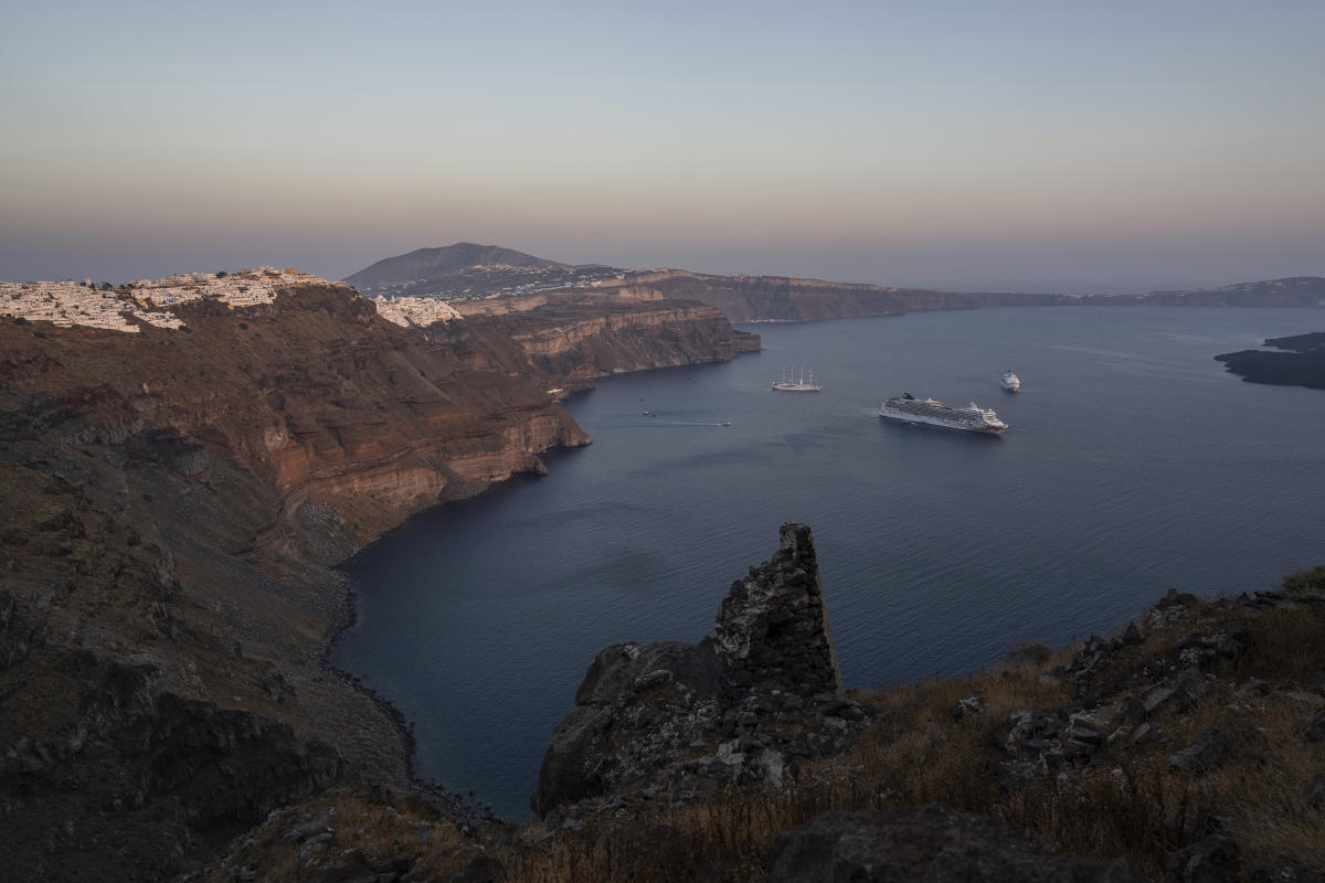 Tim Darurat Dikerahkan di Santorini Pasca Gempa yang Mengkhawatirkan