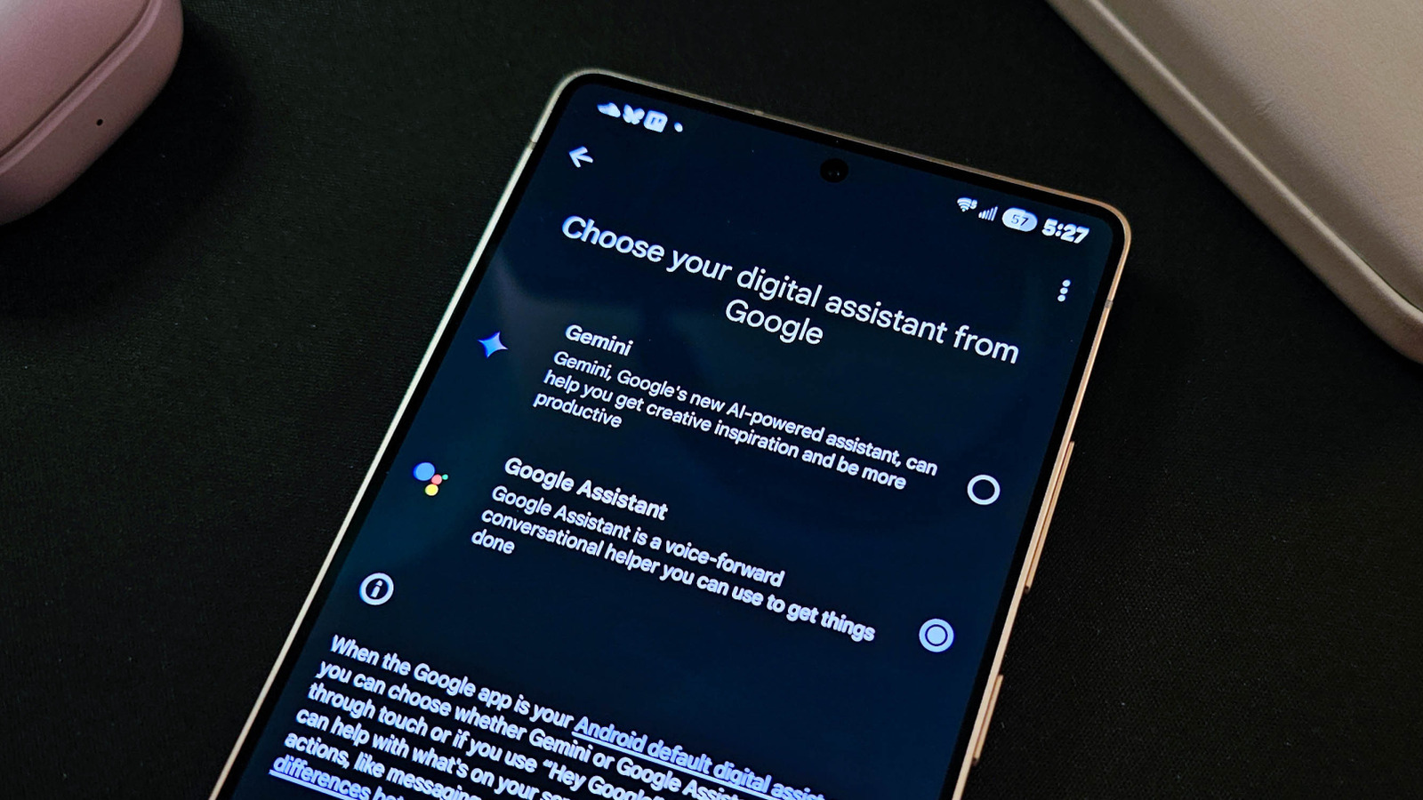 Gemini Vs. Google Assistant: Siapa AI yang Lebih Cerdas?