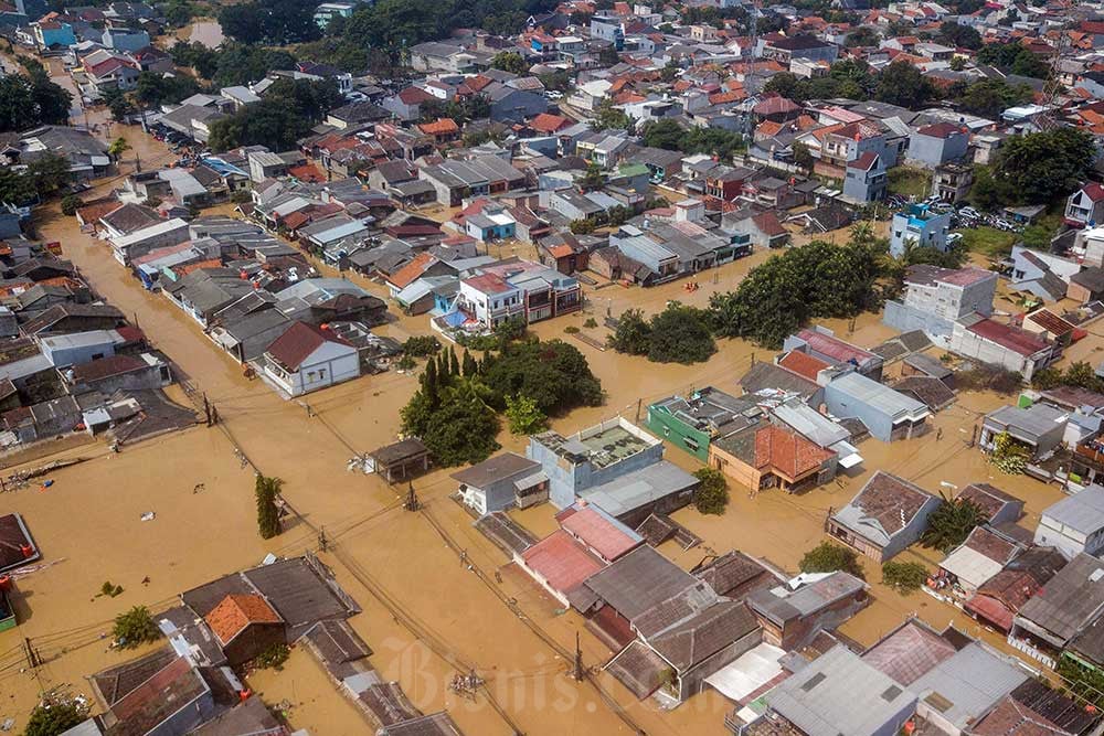 Ini yang Harus Dilakukan Jika Mobil Terendam Banjir, Wajib Tahu!